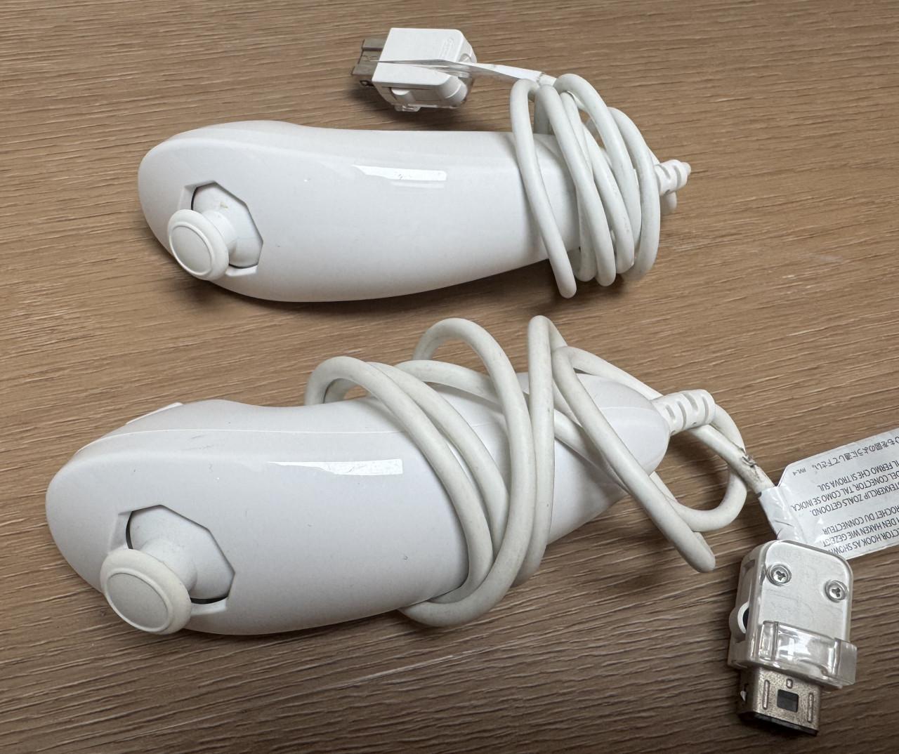 Nintendo Wii | 1 controller | 2 Nunchucks | Homebrew