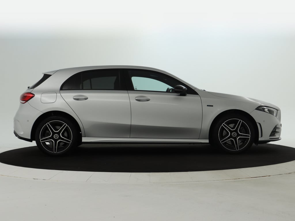 Mercedes-Benz A-Klasse 250 e business solution amg inclusief 24 maanden mb 