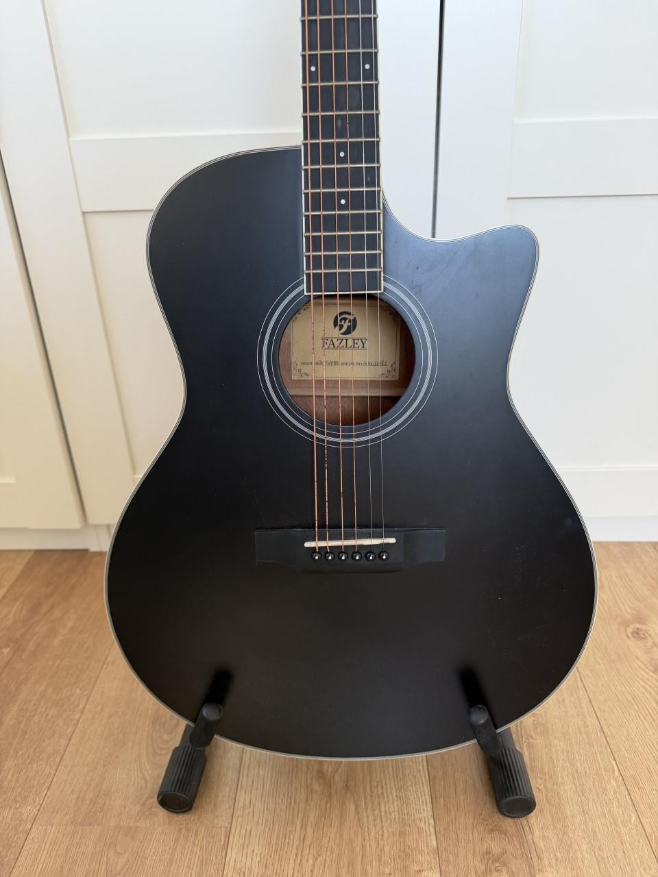 Fazley Akoestische gitaar inclusief standaard