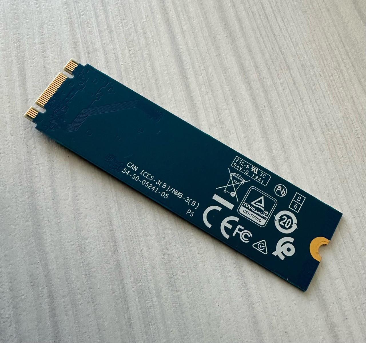 M.2 NVMe 256GB SSD . Geen koeriersdiensten !!