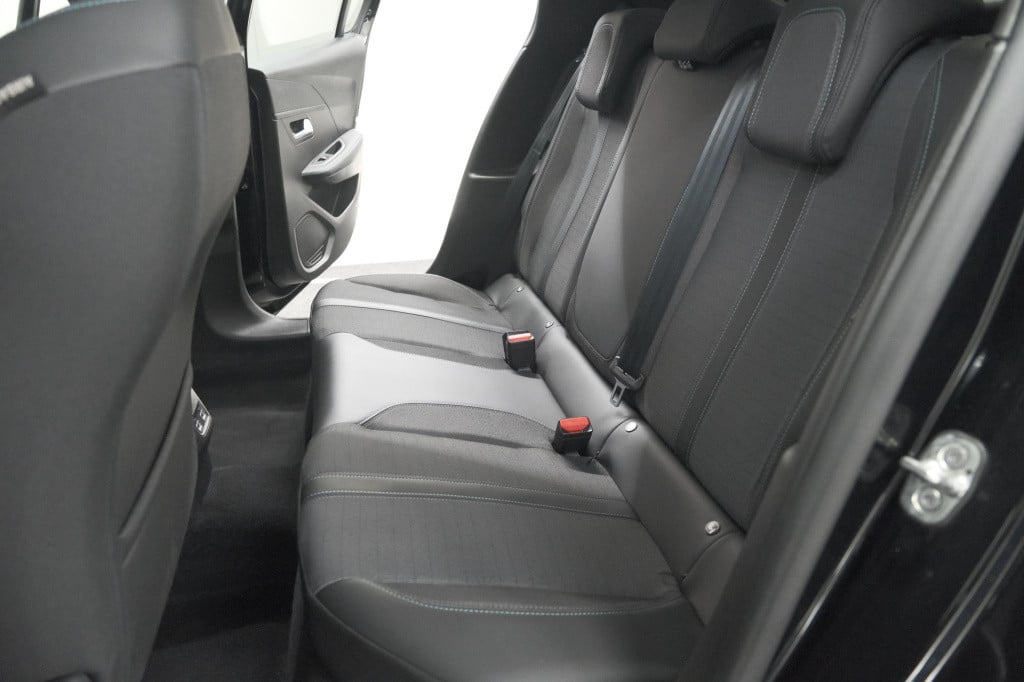 Peugeot 208 puretech 100 allure pack | camera | apple carplay | stoelverwar