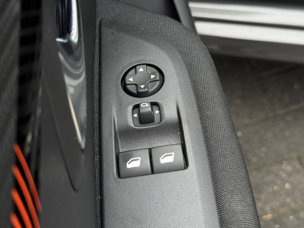 Peugeot 208 1.2 puretech active pack connect | led koplampen | navigatie | 