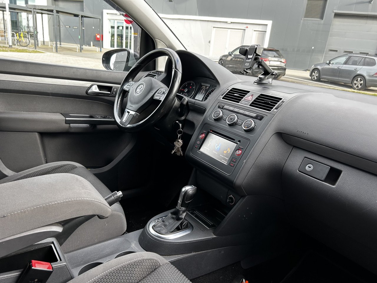 Volkswagen Touran 1.6 TDI Comfort/APK/DSG/GRIJS KENTEKEN/