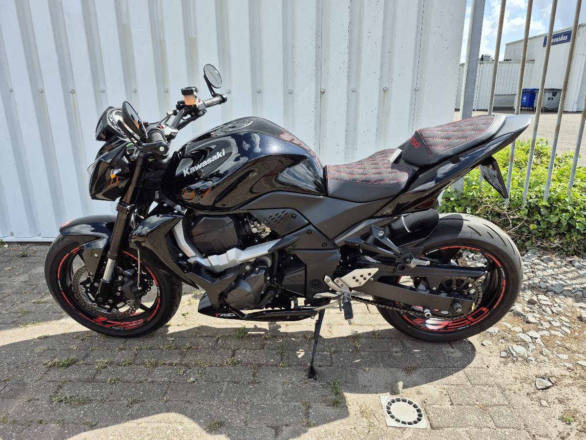 Kawasaki Z750 uit 2009 met veel extra's