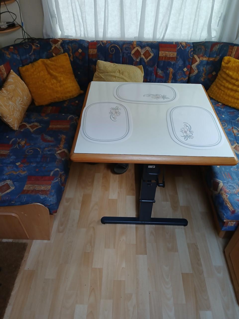 Caravan Hobby 560 UL Exclusive met z.g.a.n. voortent en luifel