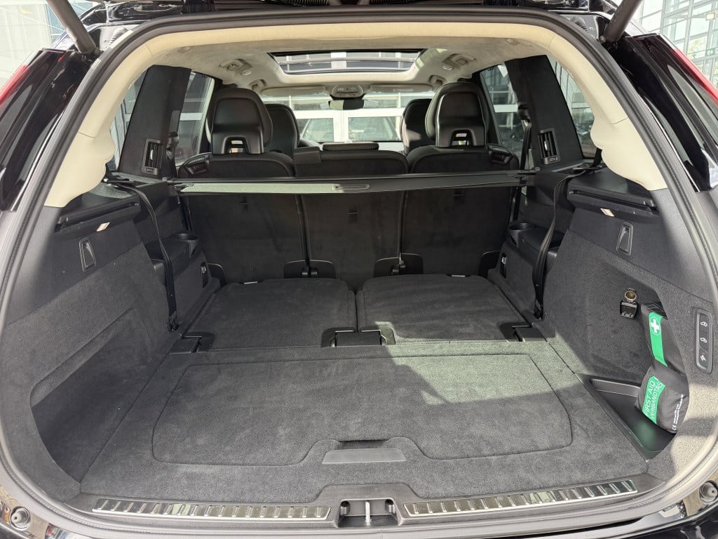 Volvo XC90 t8 455pk recharge ultra dark| full options black edition| trekha