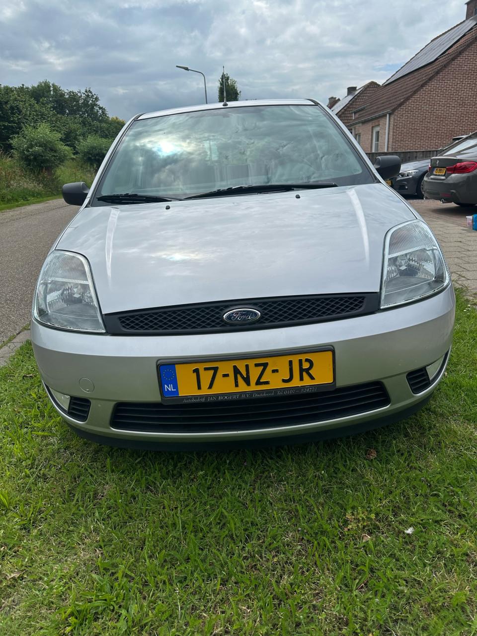 Ford fiesta 1.4 16V 3drs 2004 grijs