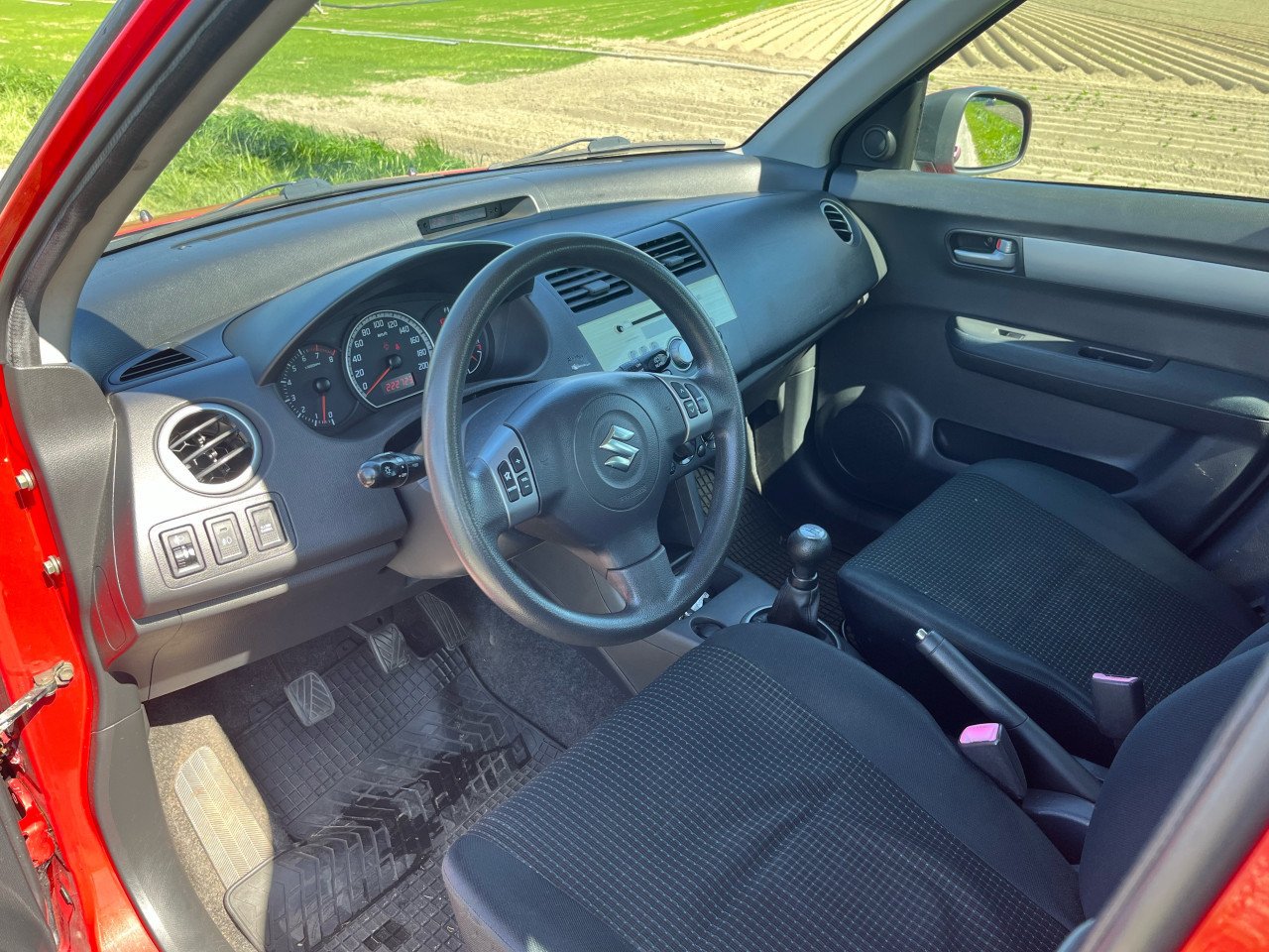 Suzuki Swift 1.3 Rood 2005 Nieuwe apk!