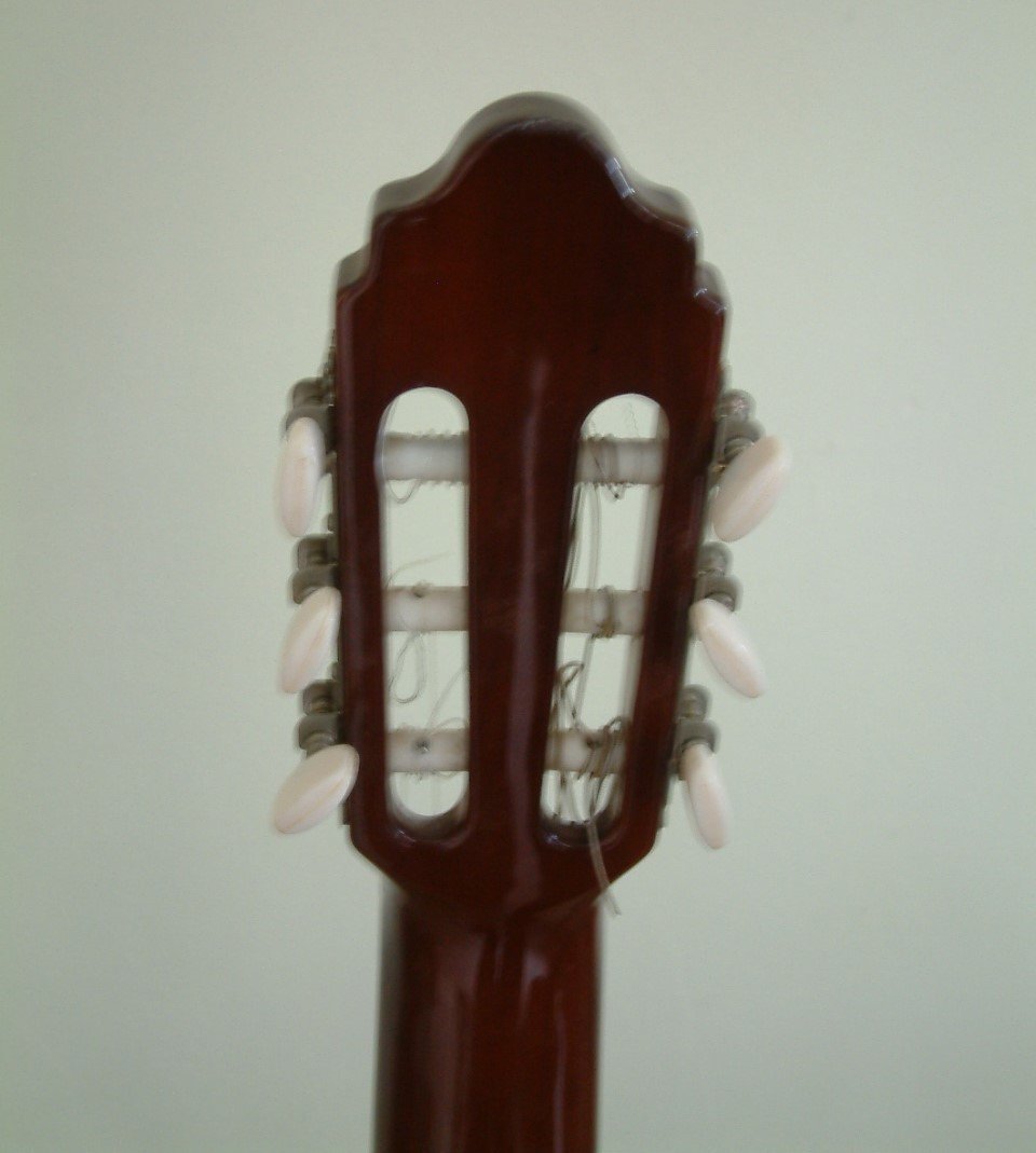 Zeldzame klassieke jumbo gitaar  nylon snaren  ceder boven blad
