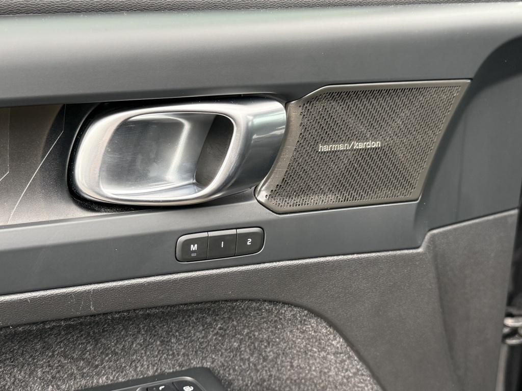 Volvo XC40 t5 262pk recharge ultra dark| full options !