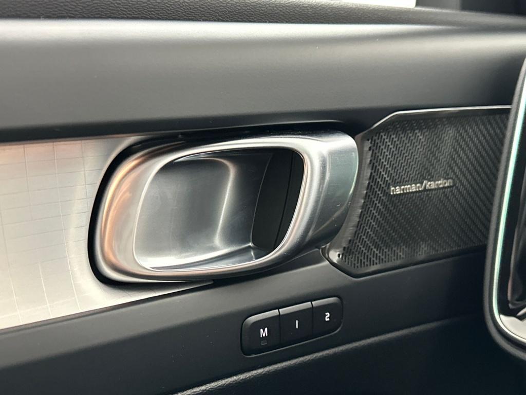 Volvo XC40 2.0 b4 plus black ed