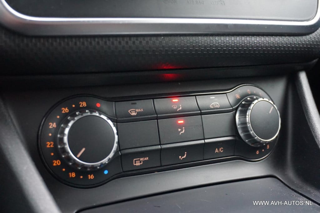 Mercedes-Benz A-Klasse 180 ambition automaat