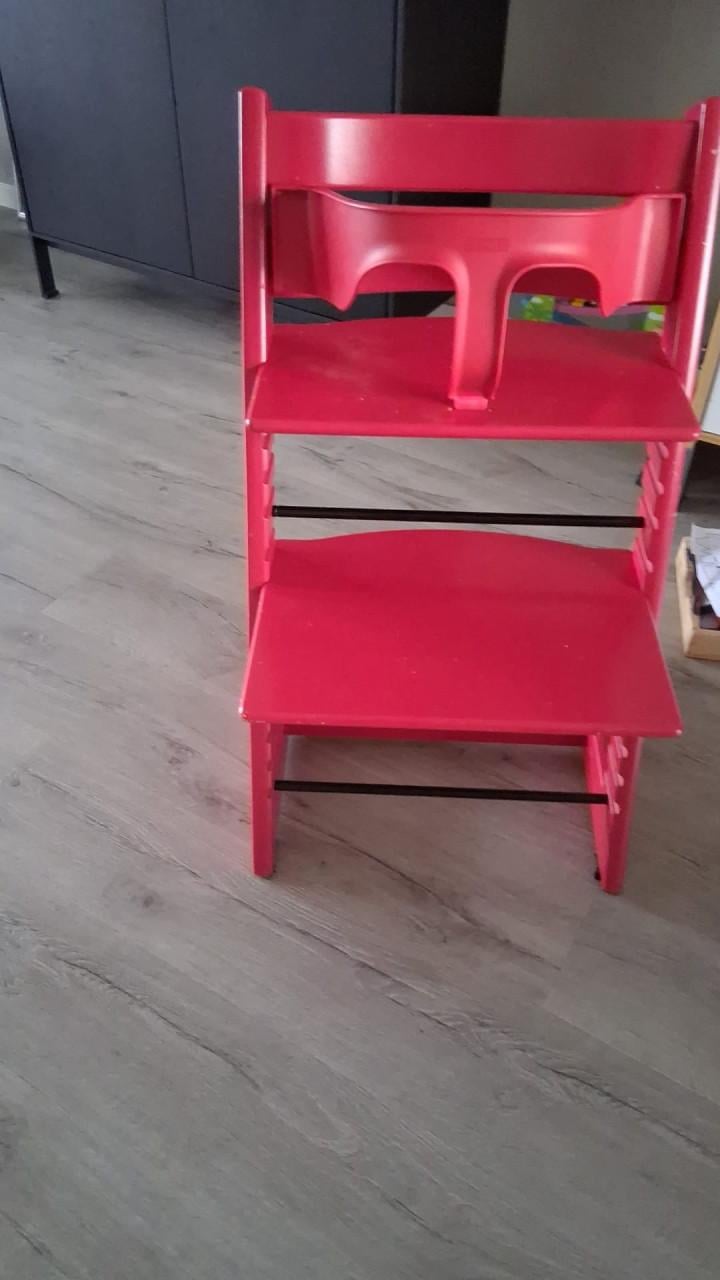 Te koop prachtige stokke trip trap kinderstoel. nieuw model