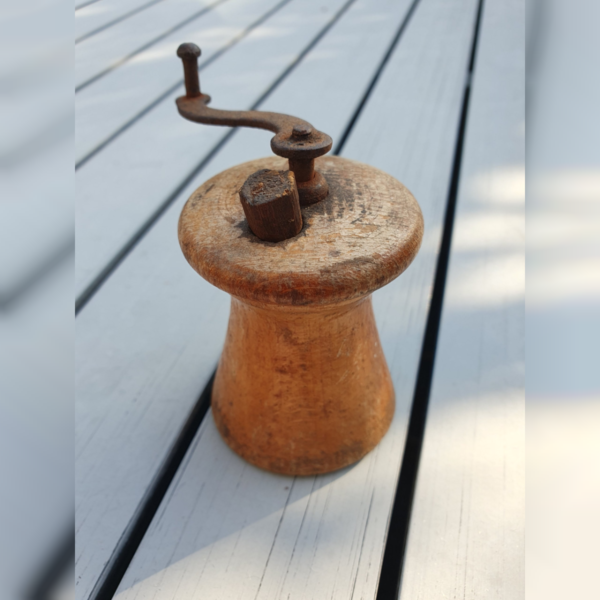 Zomerlandschap Met Een Oude Houten Molen Stock Afbeelding - Image of