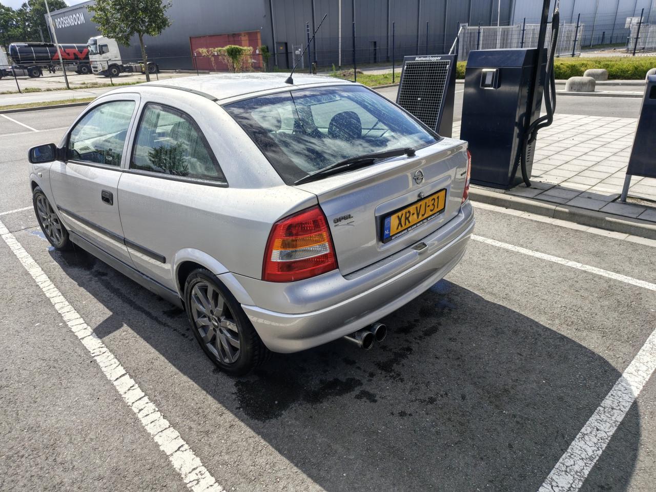 Opel astra 1.8 16v sport edition