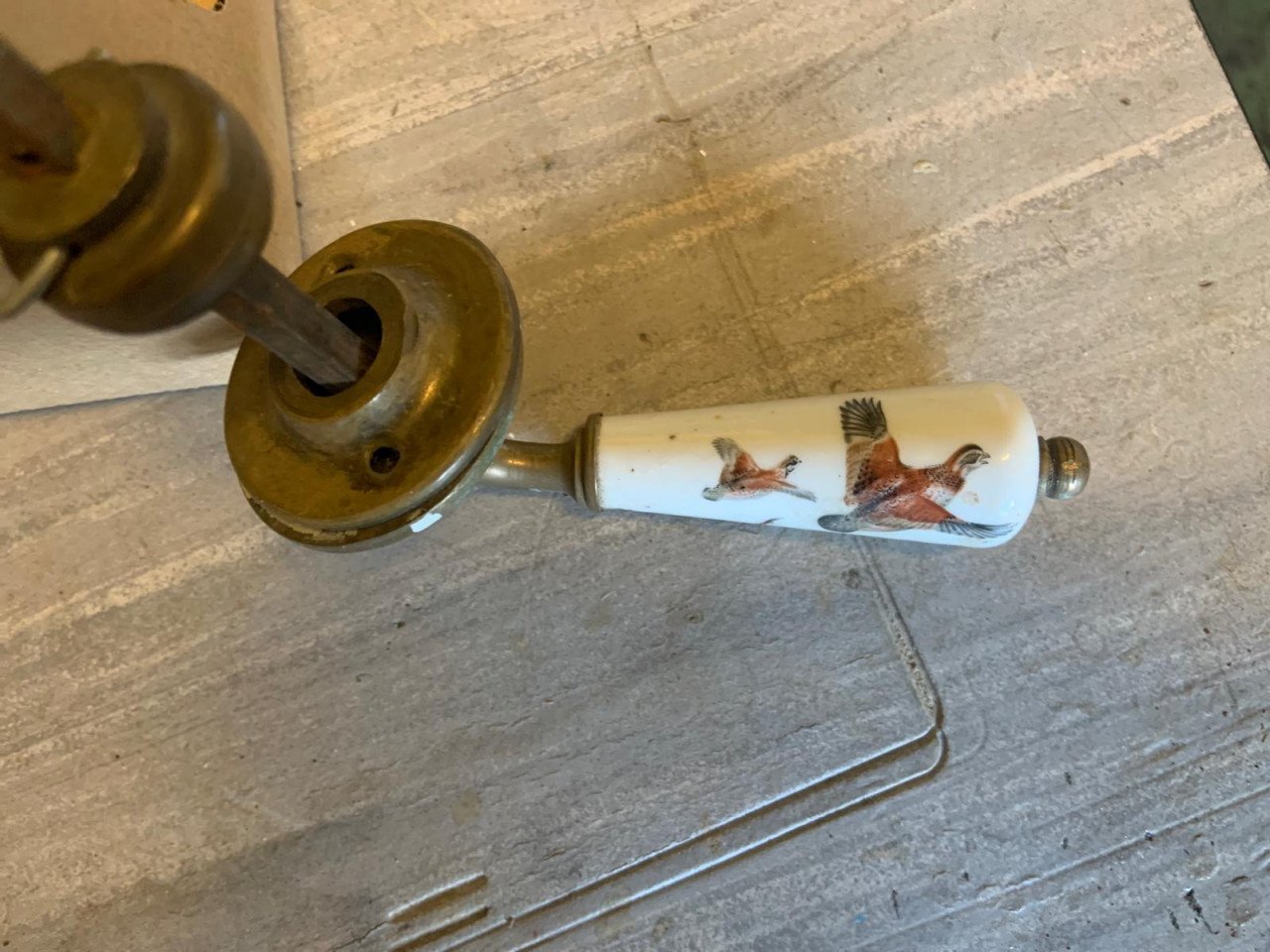 Te koop; antieke deurkruk vintage kastdeur kruk