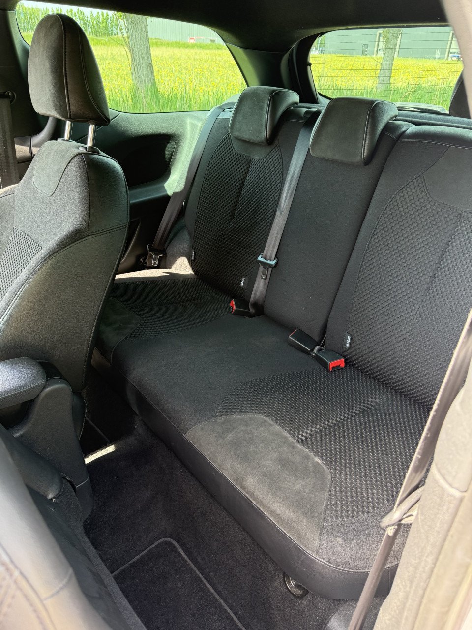 DS3 – 2015 – Zilver/Zwart – Goed onderhouden + extra set banden!