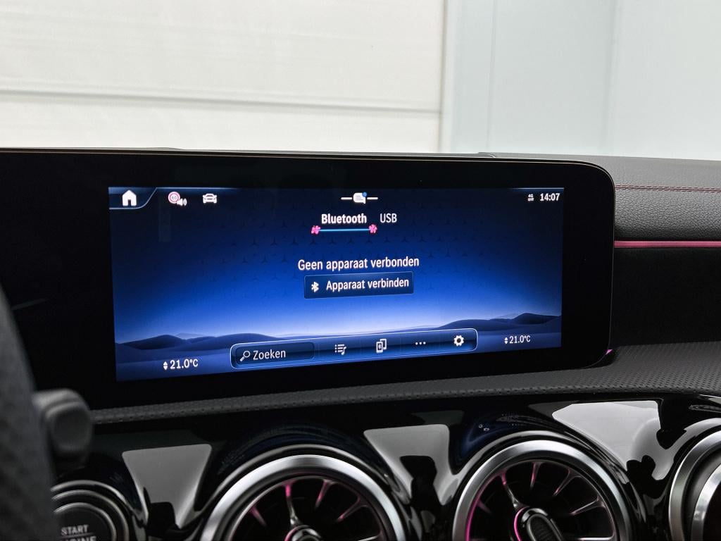 Mercedes-Benz Cla 250 e business solution amg | nightpakket | smartphone in