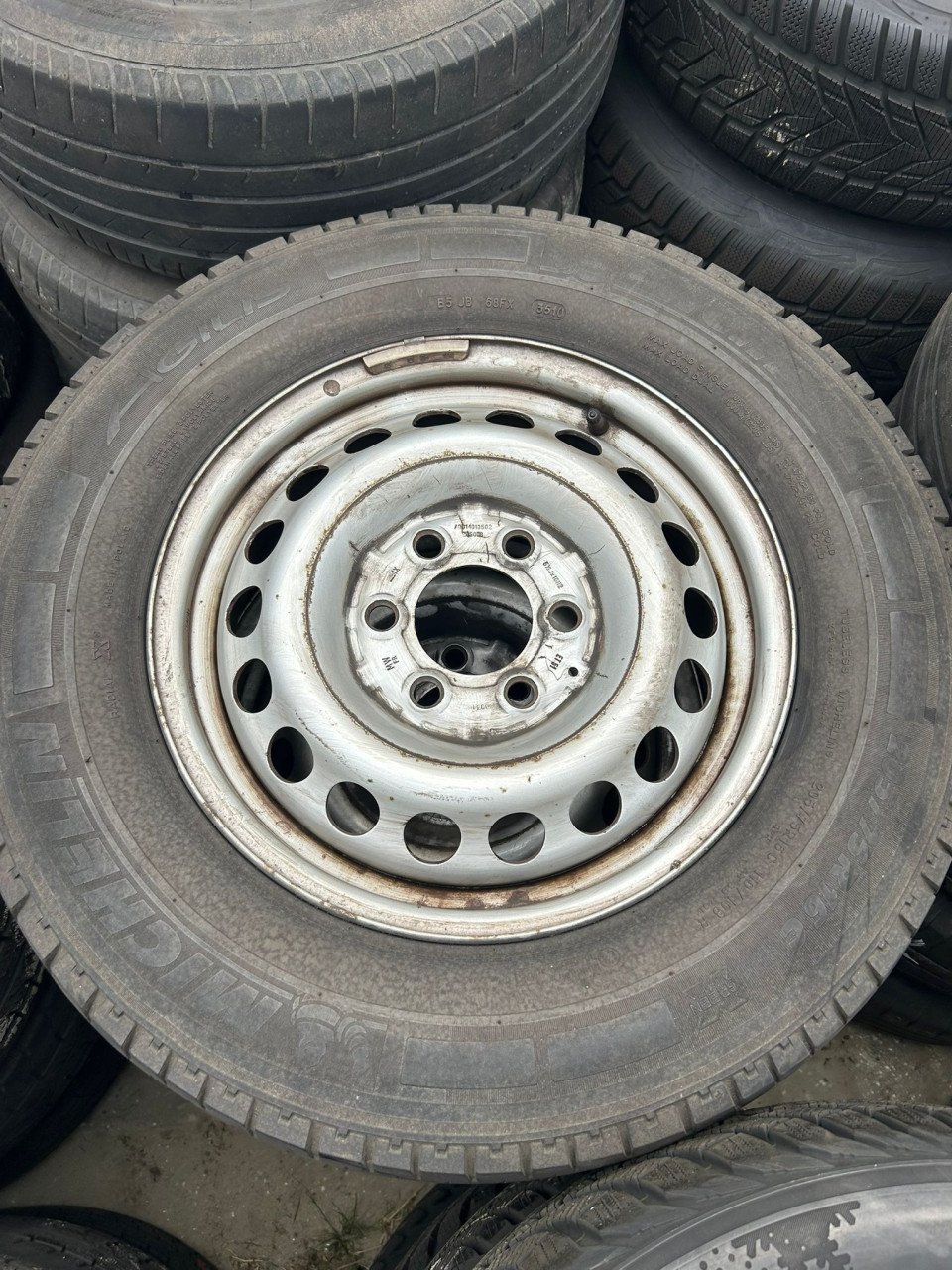 MW FR STALEN VELGEN MET MICHELIN AGILIS BUSBANDEN