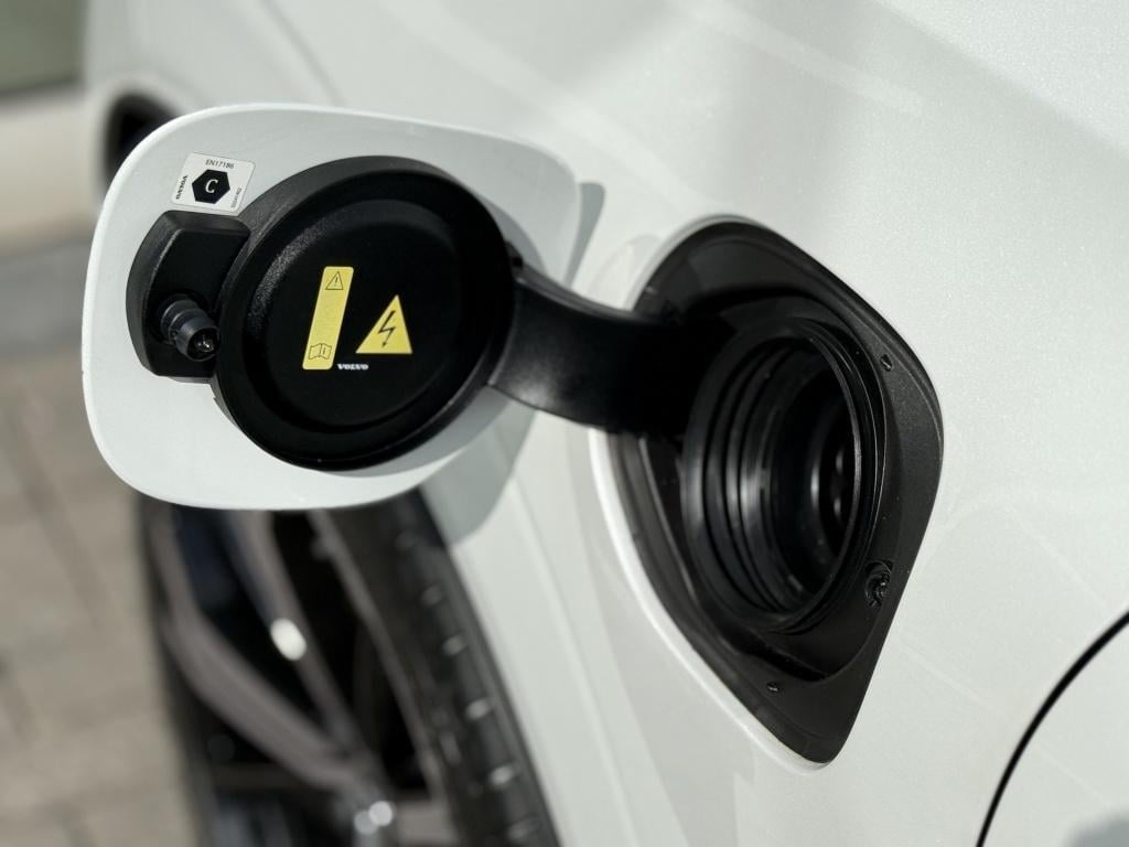 Volvo XC60 t8 455pk recharge r-design| panodak| adap.cruise| 360camera| hea