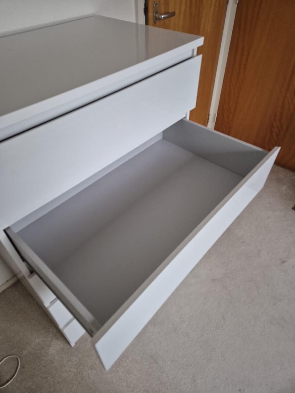 Witte Ikea ladekast (77x111x50 cm)