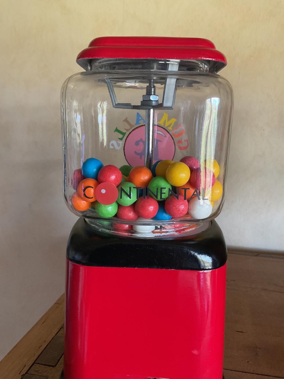 Vintage kauwgomballen automaat .