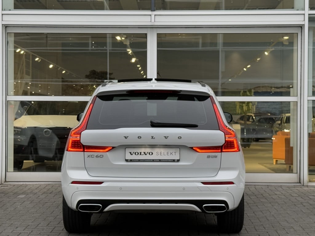 Volvo XC60 b5 264pk r-design| panodak| adap.cruise| 360camera| h&k sound