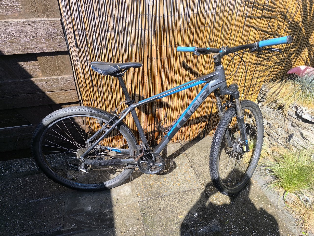 3 mountainbikes