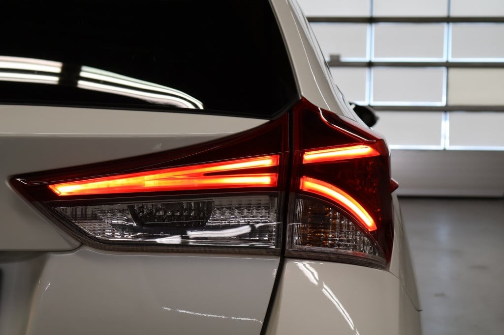 Toyota Auris touring sports 1.8 hybrid lease pro