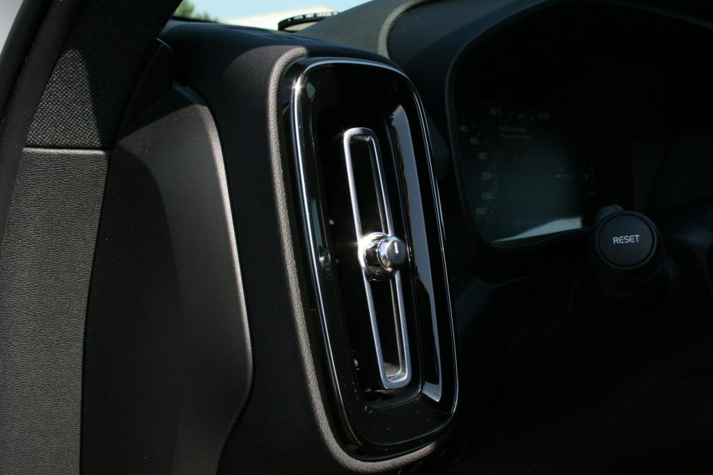 Volvo XC40 1.5 t5 recharge r-design / pano / 360camera / h&k