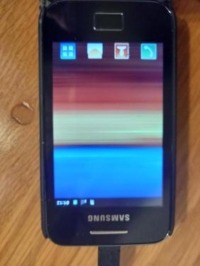 Kleine samsung telefoon met hoesje