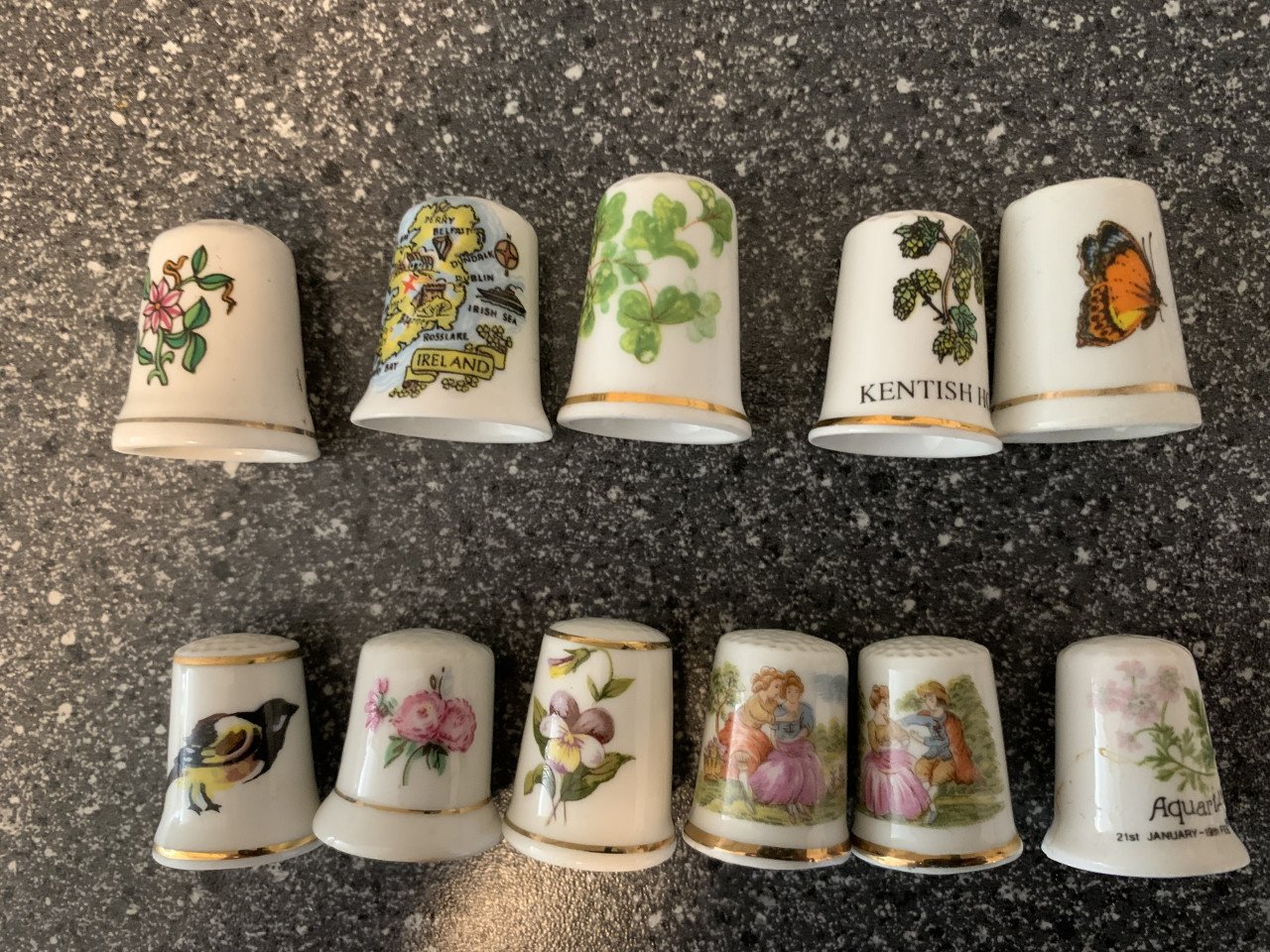 VEEL VINGERHOEDJES MET EEN KASTJE