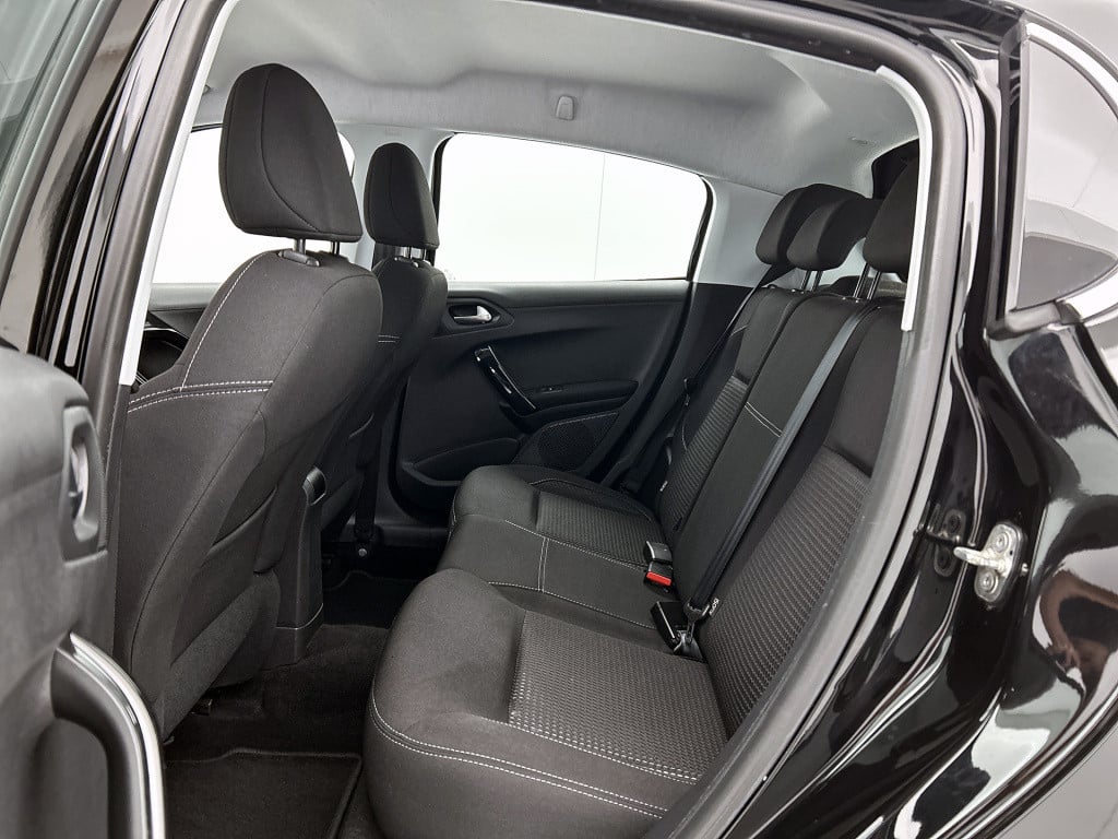 Peugeot 208 82pk blue lease executive | rijklaar | navigatie | climate cont