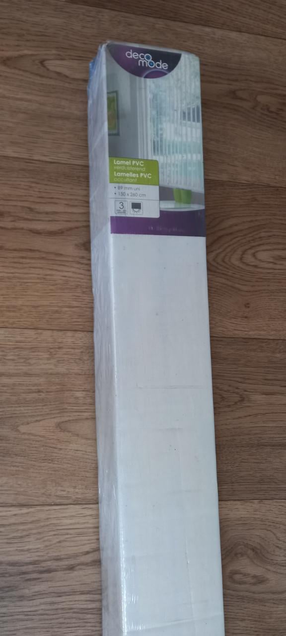 2 STUKS WITTE VERDUISTERDE LAMELLEN NOG NIEUW IN VERPAKKING