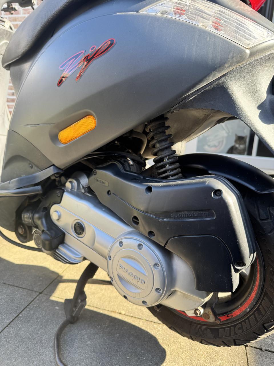 Piaggo Zip 4tact 45km 2023 mat grijs