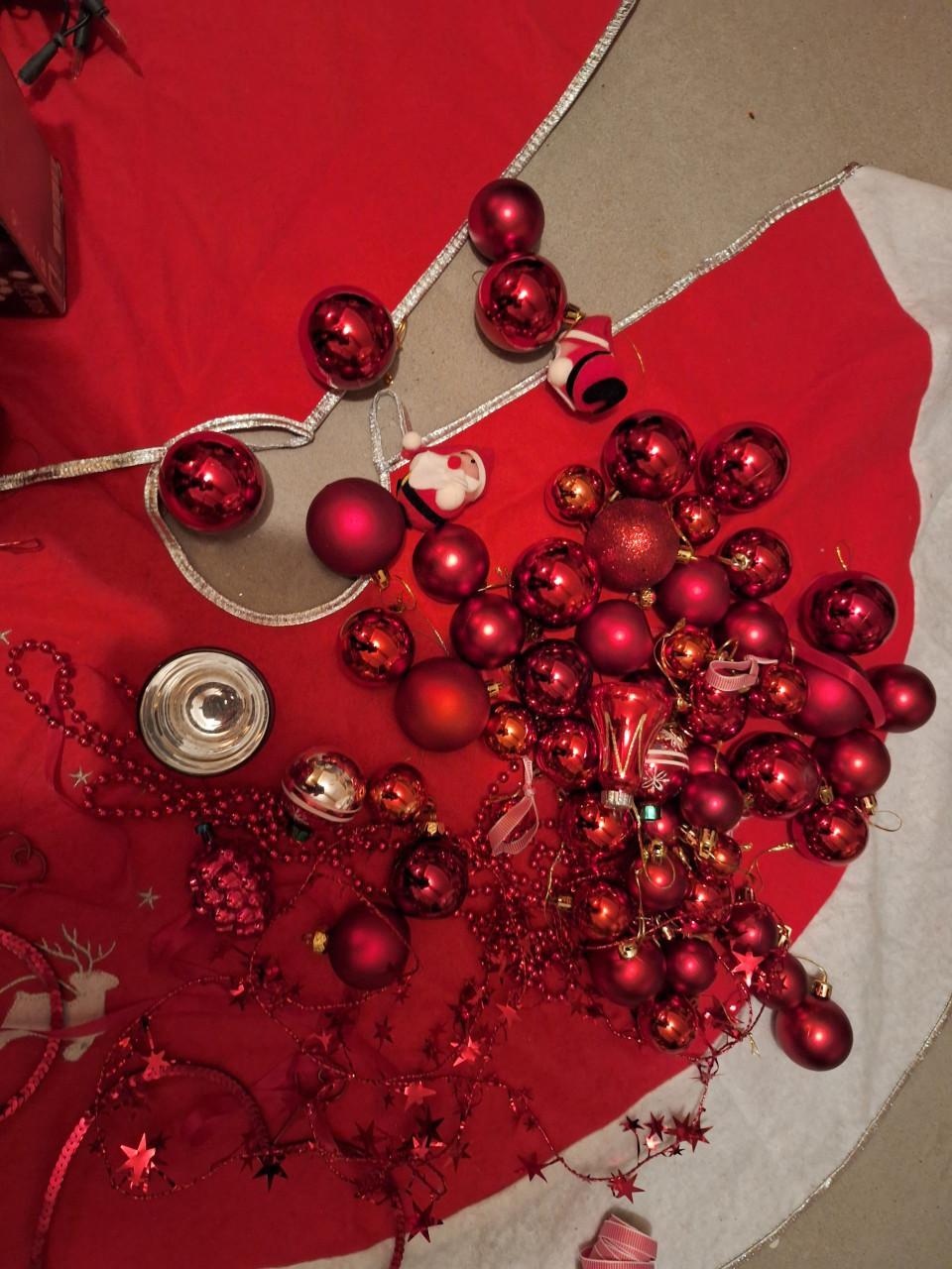 Rode kerstspullen met lampjes