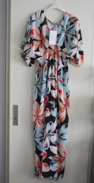 Nieuwe lange jurk met bloemen met v decollote maat xl