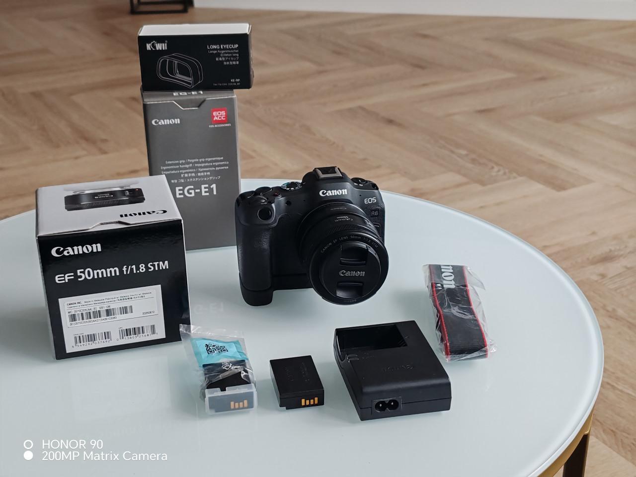 Canon R8