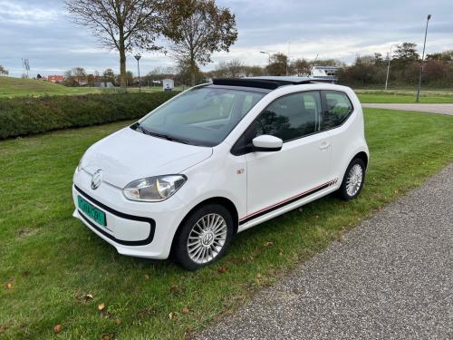 Als nieuw, VW Up uit 2013 met slechts 67.000 km Panoramadak!!
