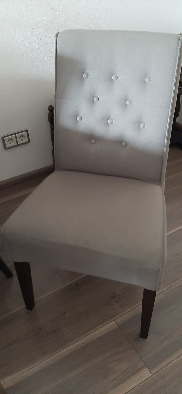Tafel 4 stoelen