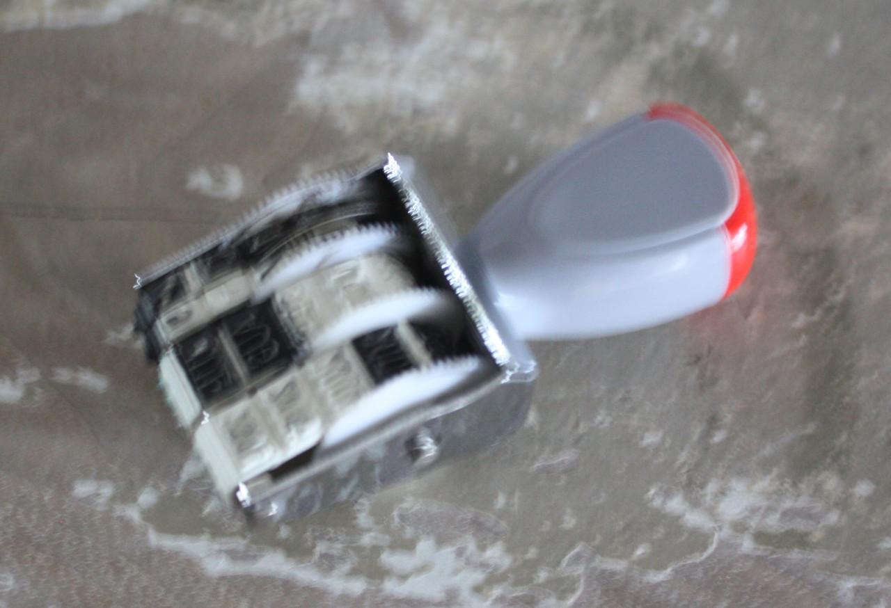 Stempel met letters en cijvers