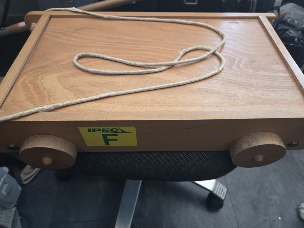 Houten Blokkenkar op wielen met trekkoord. ong. 150 blokken