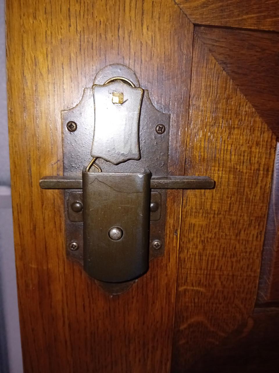 Te koop Eikenhouten Keeftkast