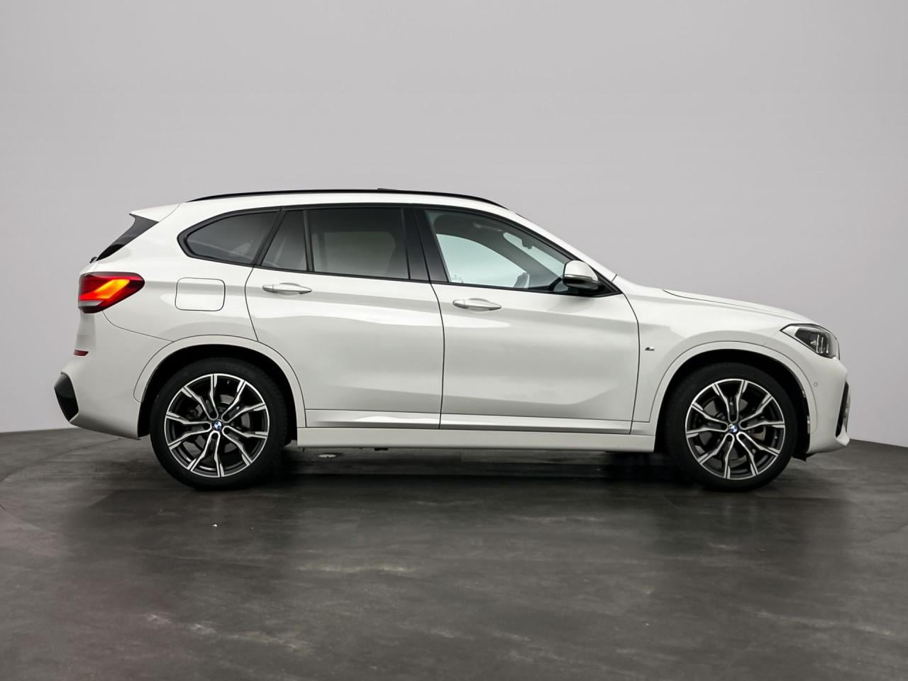 BMW X1 xDrive25e High Executive | M Sport | Head Up | Panorama | Trekhaak