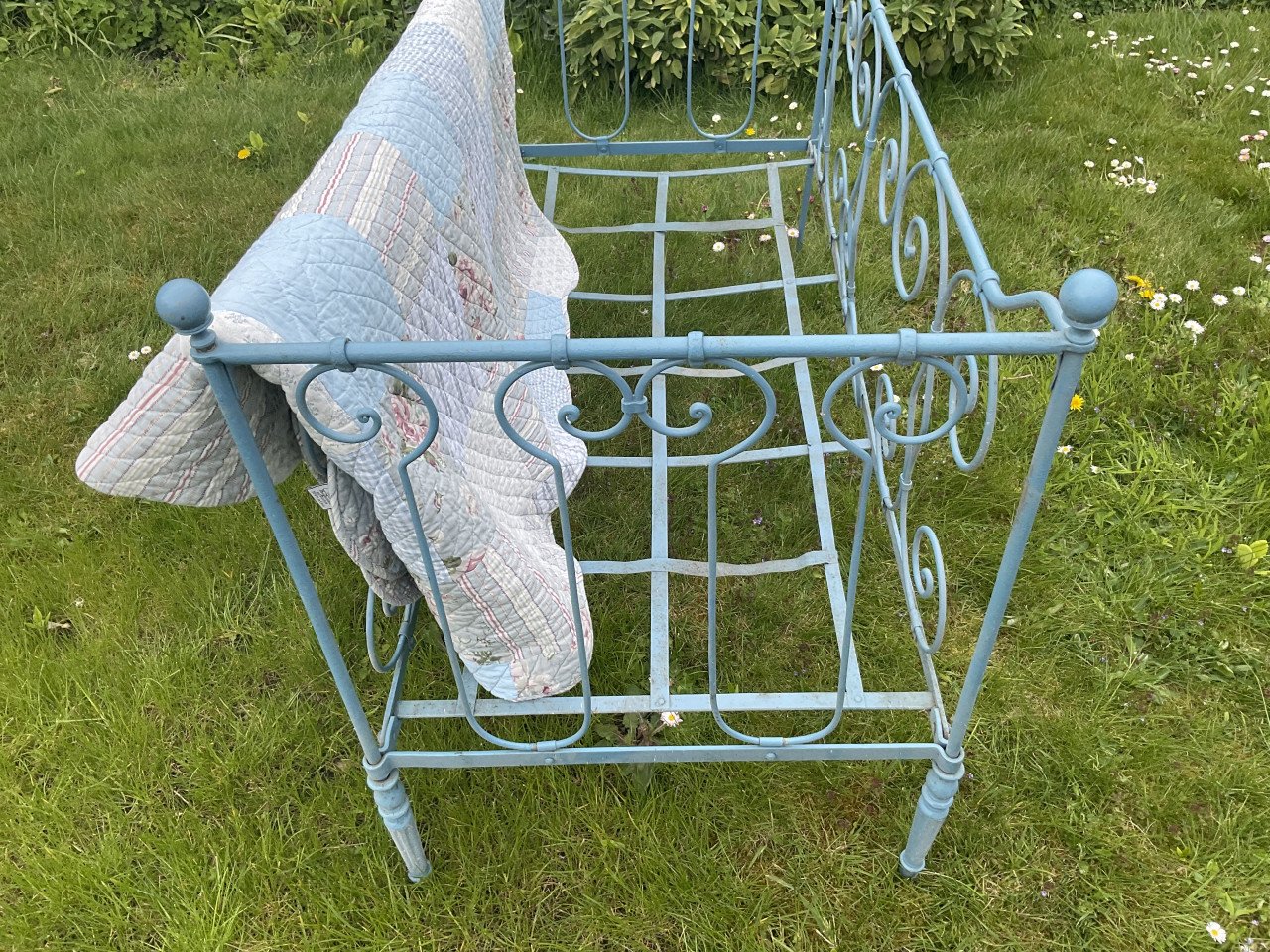 Smeedijzeren kinderbedje