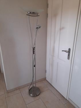Vloerlamp (werkt naar behoren) (in goede staat )