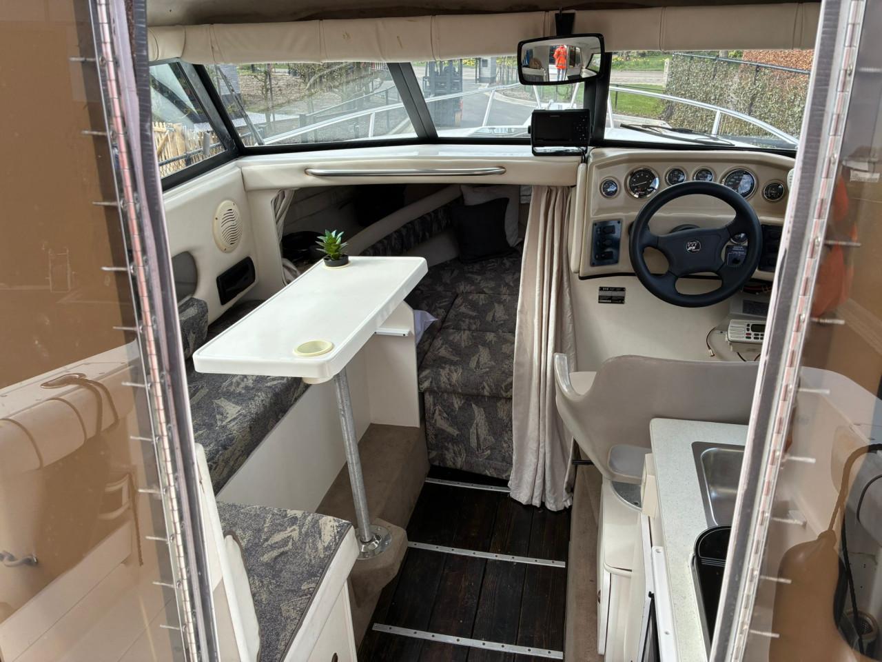 Kajuitboot met 190 pk binnenboord en trailer