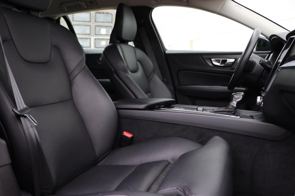 Volvo V60 2.0 t5 momentum 250pk