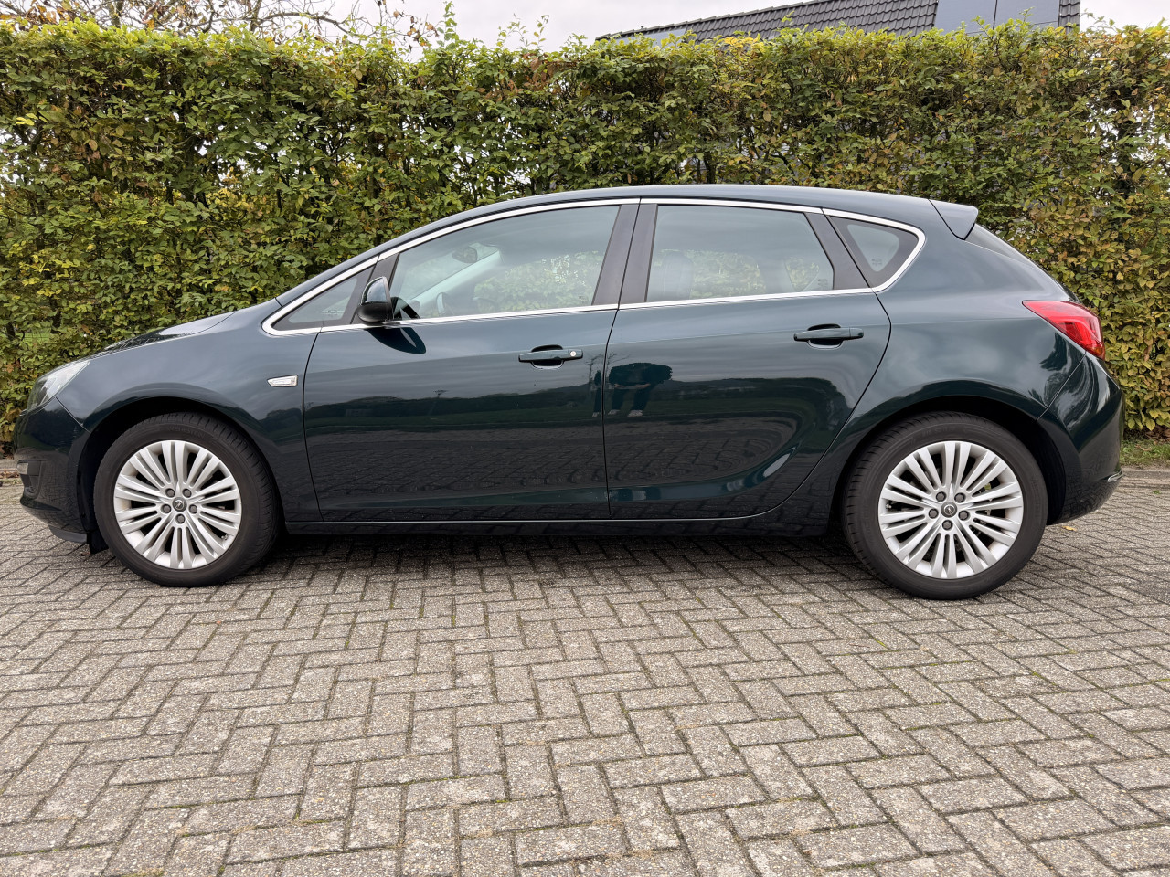 Opel Astra 1.4 Turbo - Elektrische ramen - Navi - Nieuwe APK