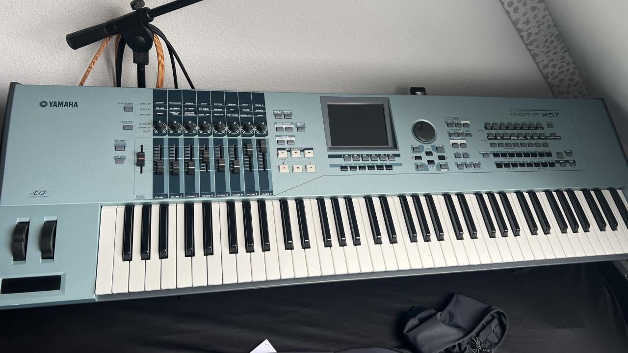 TE KOOP: YAMAHA MOTIF XS7